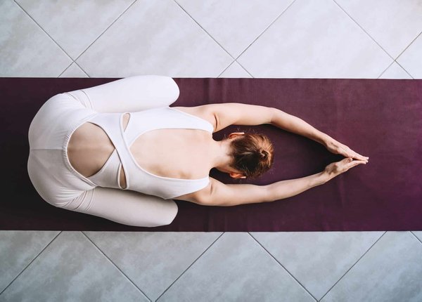 Le pouvoir du yoga pour un dos d'acier : Libérez-vous de la douleur